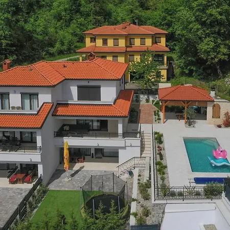 Suzana With Heated Pool And Outdoor Billiards *