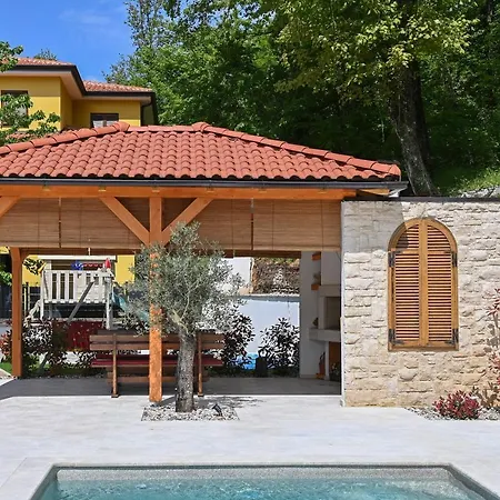 Suzana With Heated Pool And Outdoor Billiards Villa