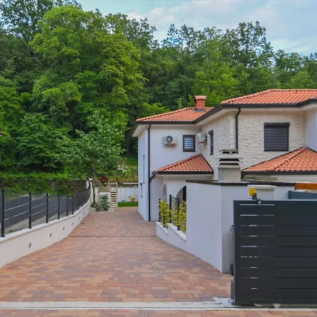 Suzana With Heated Pool And Outdoor Billiards *