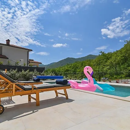 Suzana With Heated Pool And Outdoor Billiards *