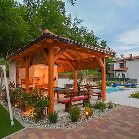 Suzana With Heated Pool And Outdoor Billiards فيلة *