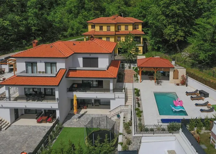 Suzana With Heated Pool And Outdoor Billiards *