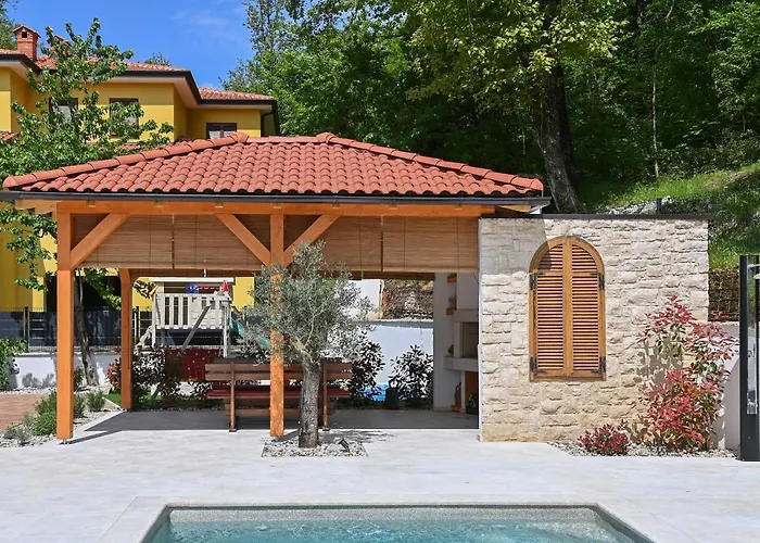 Suzana With Heated Pool And Outdoor Billiards Вилла