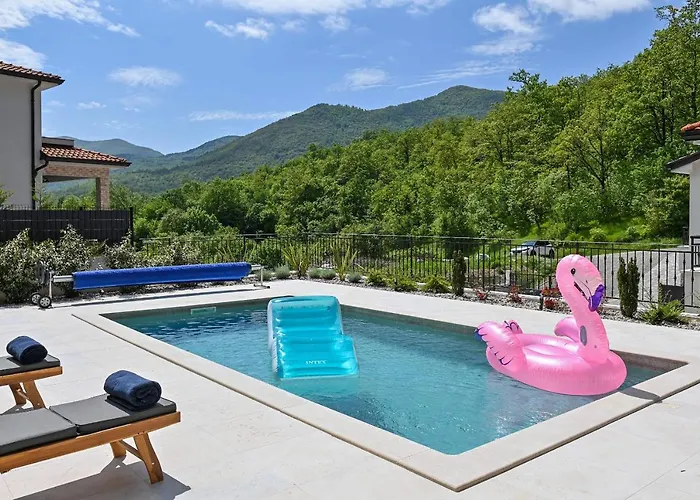 Suzana With Heated Pool And Outdoor Billiards Вилла Veprinac