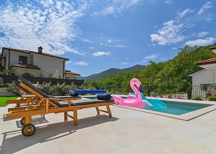 Suzana With Heated Pool And Outdoor Billiards *