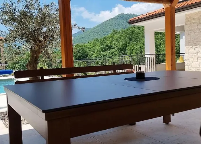 Suzana With Heated Pool And Outdoor Billiards Вилла