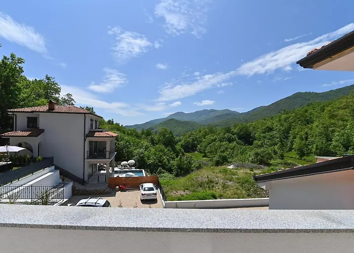 Suzana With Heated Pool And Outdoor Billiards Veprinac
