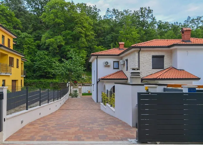Suzana With Heated Pool And Outdoor Billiards *