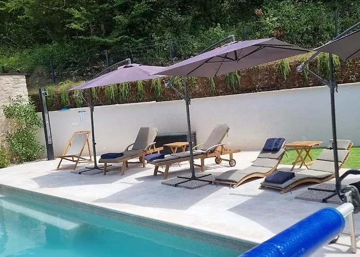 Suzana With Heated Pool And Outdoor Billiards Veprinac